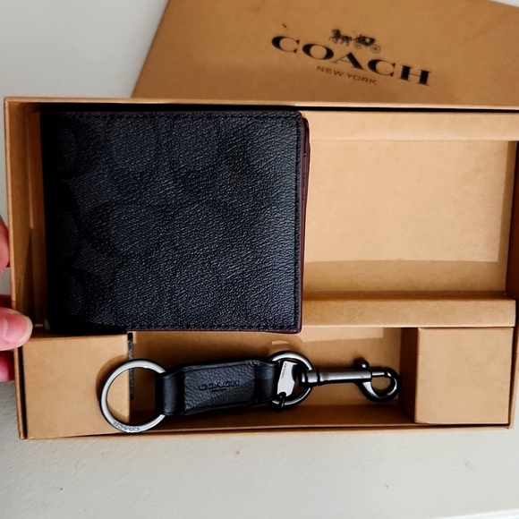 Coach Mens Wallet all over print and key chain ONLY FROM BOX SET NWT - Picture 1 of 15